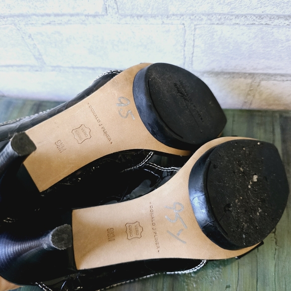 Donald Pliner Heels - Picture 5 of 7